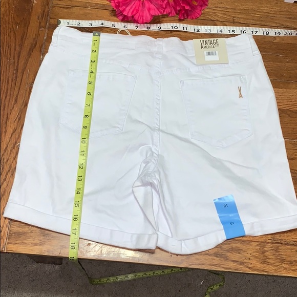 ⭐️🆕White Floral Embroidered Denim SHORTS🌸 - Picture 4 of 9